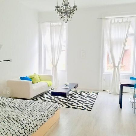 Bright And Cozy - City Center Apt Budapest Exteriör bild