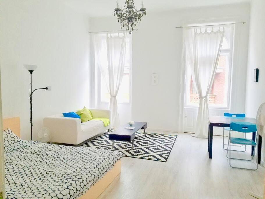 Bright And Cozy - City Center Apt Budapest Exteriör bild
