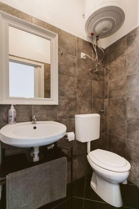 Bright And Cozy - City Center Apt Budapest Exteriör bild